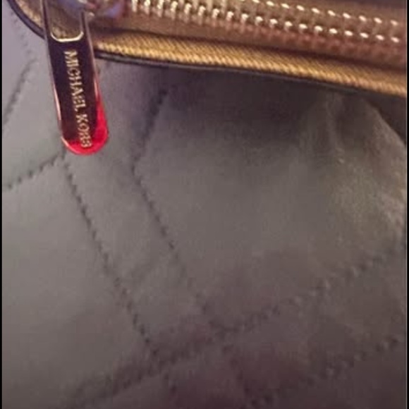 The Michael Kors Tan Leather Hamilton Edition Gold Lock Full Size Zip Around Wal - Picture 2 of 10